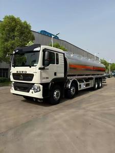Camión <span class=keywords><strong>Cisterna</strong></span> de Combustible SINOTRUK HOWO 8x4, 30000L, 400HP, Diésel, para Exportación - Product Image 1