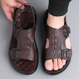 รองเท้าแตะหนังแบบเปิดนิ้วเท้าสำหรับผู้ชาย พื้นหนา รองเท้าลำลองชายหาด สวมใส่สบาย สีน้ำตาล สีดำ สีพื้น - Product Image 3