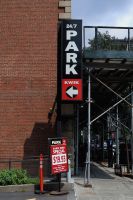 Panneau publicitaire personnalisé en pylône pour extérieur, profil mince, impression intégrale sur panneau, finition lisse, panneau publicitaire en pylône sur mesure