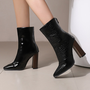 Chaussures pour femmes à la mode, bottines noires en cuir verni gaufré avec bout pointu et talon épais, pour tenues de boîte de nuit et de rendez-vous - Product Image 2