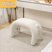 Pouf multifonction pliable en polaire motif chat et agneau, idéal comme tabouret de maquillage ou de rangement pour chambre, salon ou entrée.