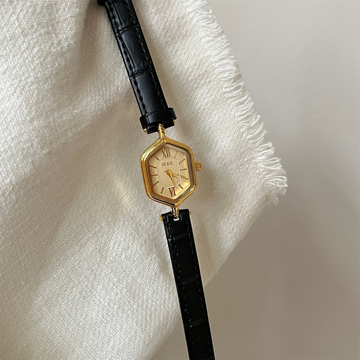Black belt gold frame gold face