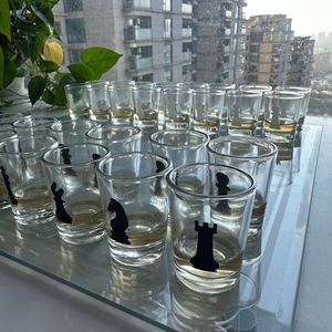 35×35cm ガラス製チェスセット カップ チェスとワインカップゲーム ショットグラス ドリンクグラス チェスセット 大人向け - Product Image 5