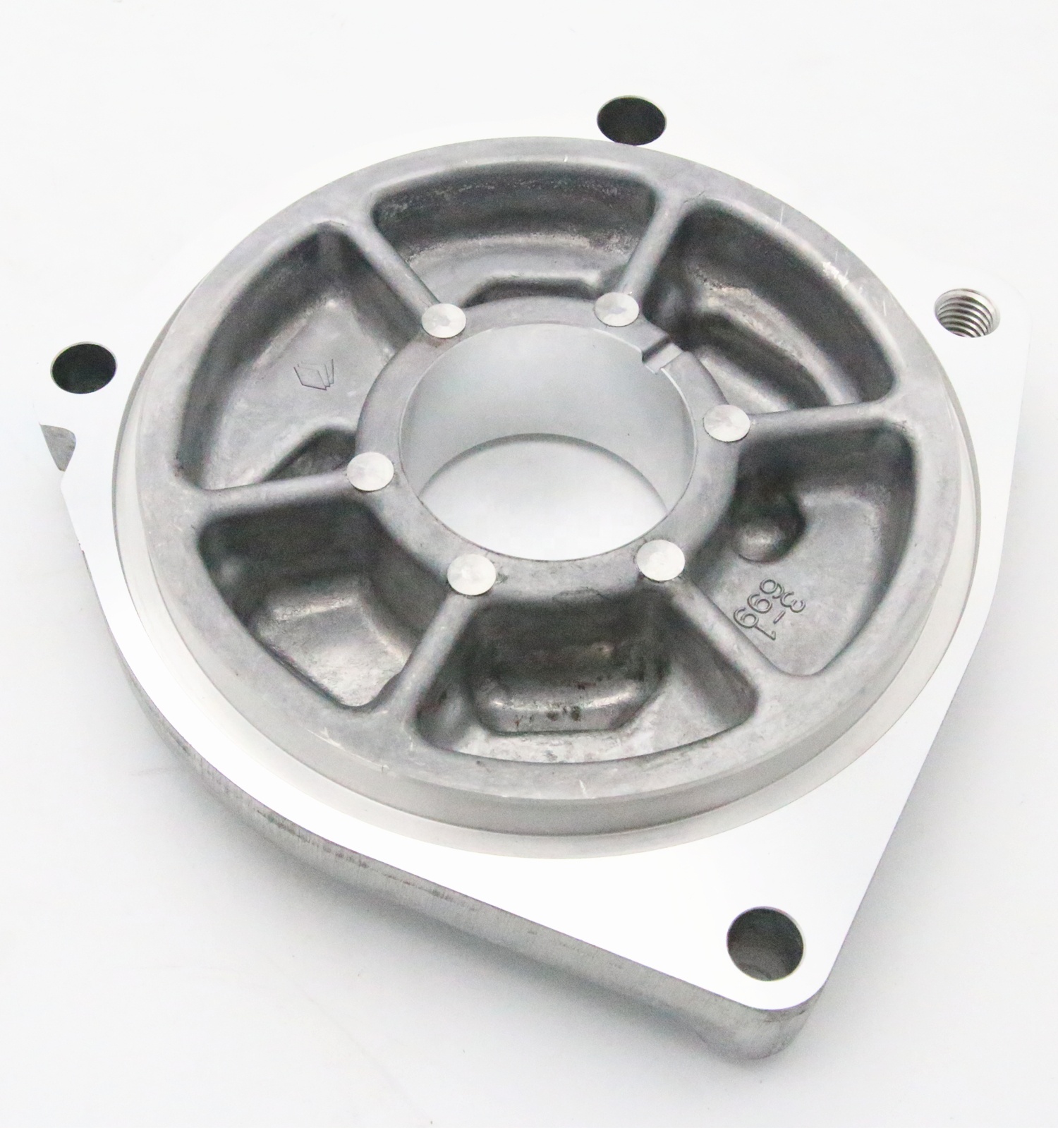 Оригинальные японские оригинальные другие автозапчасти 4HK1 8976016990 8-97601699-0 Кронштейн топливного насоса двигателя