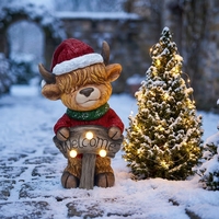 Statue de jardin en résine de vache des Highlands de Noël avec lumière LED et panneau de bienvenue, décoration de vacances pour patio extérieur et porte d'entrée
