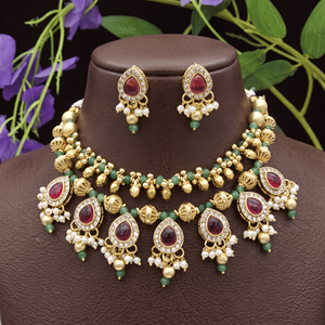 Ensemble de collier superposé élégant plaqué or avec pierres rouges rubis, perles vertes, boucles d'oreilles pendantes assorties et bague pour mariage et occasions festives - Product Image 4
