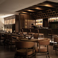 Servicio de Diseño de Barra Trasera y Delantera Personalizados con Visualización 3D Realista para Interiores de Bares y Pubs