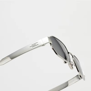 Lunettes de soleil polarisées hexagonales pour hommes, design UV400, haute qualité, luxe, mode, rectangulaires, vintage, été, monture en métal argenté - Product Image 5