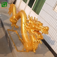 Tenture murale en fibre de verre Statue de dragon doré Sculpture d'animal en résine