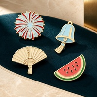 Badge personnalisé de haute qualité, série estivale mignonne, en métal émaillé dur, motifs feu d'artifice, cloche, ventilateur, pastèque, épinglette personnalisée