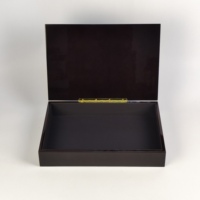Boîte à chocolats en bois laqué brillant avec charnière dorée et doublure en velours, logo personnalisé, pour emballage cadeau haut de gamme du Moyen-Orient, vente en gros