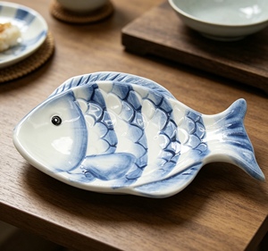 Piatto in Ceramica Dipinto a Mano Blu e Bianco a Forma <span class=keywords><strong>di</strong></span> <span class=keywords><strong>Pesce</strong></span>, Vassoio <span class=keywords><strong>per</strong></span> Servire Frutti <span class=keywords><strong>di</strong></span> Mare e Sushi, Decorazione <span class=keywords><strong>per</strong></span> Tavola, Regalo - Product Image 3