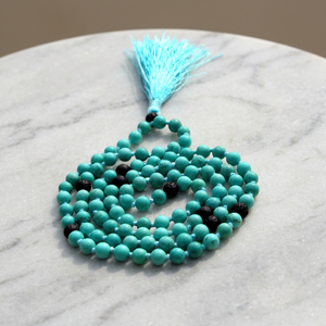 Collar Mala de 108 Cuentas Turquesa, Anudado a Mano, con Cuentas Negras y Borla de Seda, Joyería para Yoga y Meditación - Product Image 1