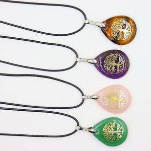<span class=keywords><strong>Pendentif</strong></span> en pierre en forme <span class=keywords><strong>de</strong></span> goutte d'eau avec gravure unilatérale <span class=keywords><strong>Arbre</strong></span> <span class=keywords><strong>de</strong></span> <span class=keywords><strong>Vie</strong></span>, <span class=keywords><strong>pendentif</strong></span> en pierres précieuses colorées avec alliage, vente en gros - Product Image 4