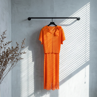 Costume plissé pour femme de haute qualité en couleur unie avec des franges élégantes - Costume pour femme grande taille