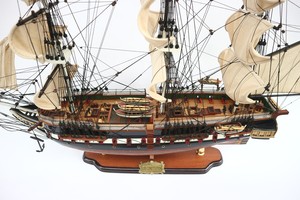 Maqueta de la USS Constitution de GIA NHIEN (detalle pintado) - Barco de Vela Histórico para Decoración de Hogar/Oficina y Regalos Corporativos - Product Image 6