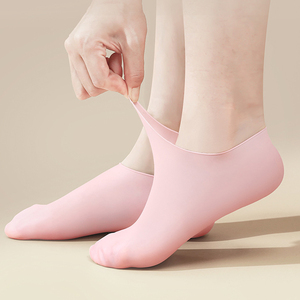 Ensemble de soins des pieds en silicone, chaussettes hydratantes pour peaux gercées, soin nourrissant profond de nuit, traitement spa réutilisable, outil de soin de la peau à domicile - Product Image 2