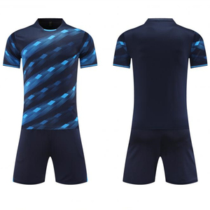 ชุดฟุตบอลของผู้ชาย OEM ชุดกีฬาผ้าโพลีเอสเตอร์ระบายอากาศได้ดีชุดใส่เล่นฟุตบอลน้ำหนักเบาแห้งเร็วออกแบบได้ตามต้องการ - Product Image 6