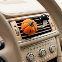 Clip diffuseur de parfum pour voiture en feutre de laine, motif citrouille mignon, personnalisé pour Halloween et l'automne, pour huiles essentielles d'aromathérapie, à clipser sur grille d'aération, en gros