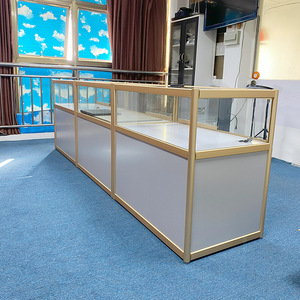 Moderne Große Goldene Schmuck-Vitrine mit LED-Beleuchtung, Wasserdicht, Abschließbar, Freistehende Glasvitrine für Geschäfte - Product Image 6