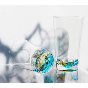 Gobelet taille diamant corps clair fond coloré finition arc-en-ciel-couleur printemps 300ml 500ml. - Product Image 1