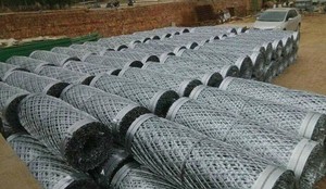 Alambre de púas de acero al carbono galvanizado en caliente BTO-22 CBT65 para protección - Product Image 2