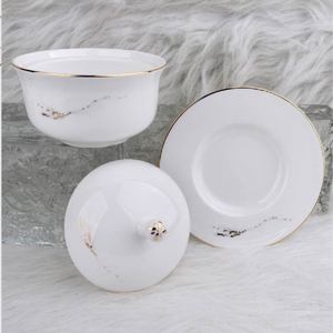 Pot à ragoût individuel en porcelaine fine, bol à soupe couvert avec bordure dorée fine à motif floral et soucoupe assortie pour la restauration hôtelière - Product Image 6