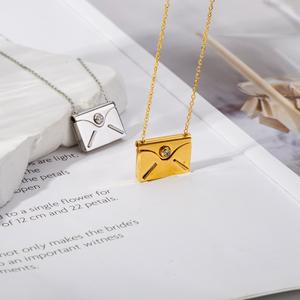 Regalo Personalizzato per San Valentino, Collana con Ciondolo a Forma <span class=keywords><strong>di</strong></span> Busta Apribile in Acciaio Inox con Incisione <span class=keywords><strong>di</strong></span> <span class=keywords><strong>Parole</strong></span> d'<span class=keywords><strong>Amore</strong></span> per Lei, Donne e Ragazze - Product Image 5