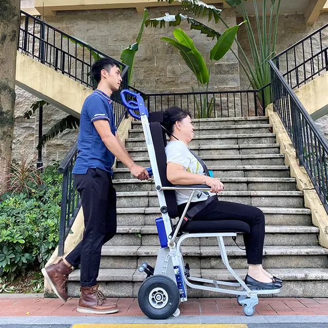 Insanlar için elektrikli tırmanıcı tekerlekli sandalye motorlu makine tırmanma taşıyıcı merdiven tekerlekli sandalye
