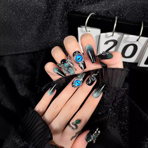 Nouvelles tendances européennes et américaines : faux ongles faits main, brillants, motif papillon et serpent, courts, style ballerine, à presser. - Product Image 3