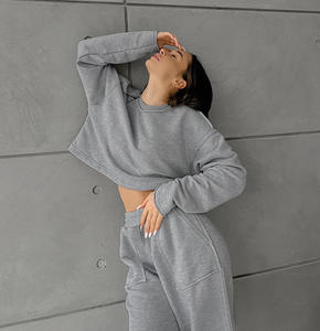 Vêtement pour femmes en gros, ensemble en tricot à logo, pull décontracté ample, deux pièces, confortable, automne et hiver, nouveauté - Product Image 3