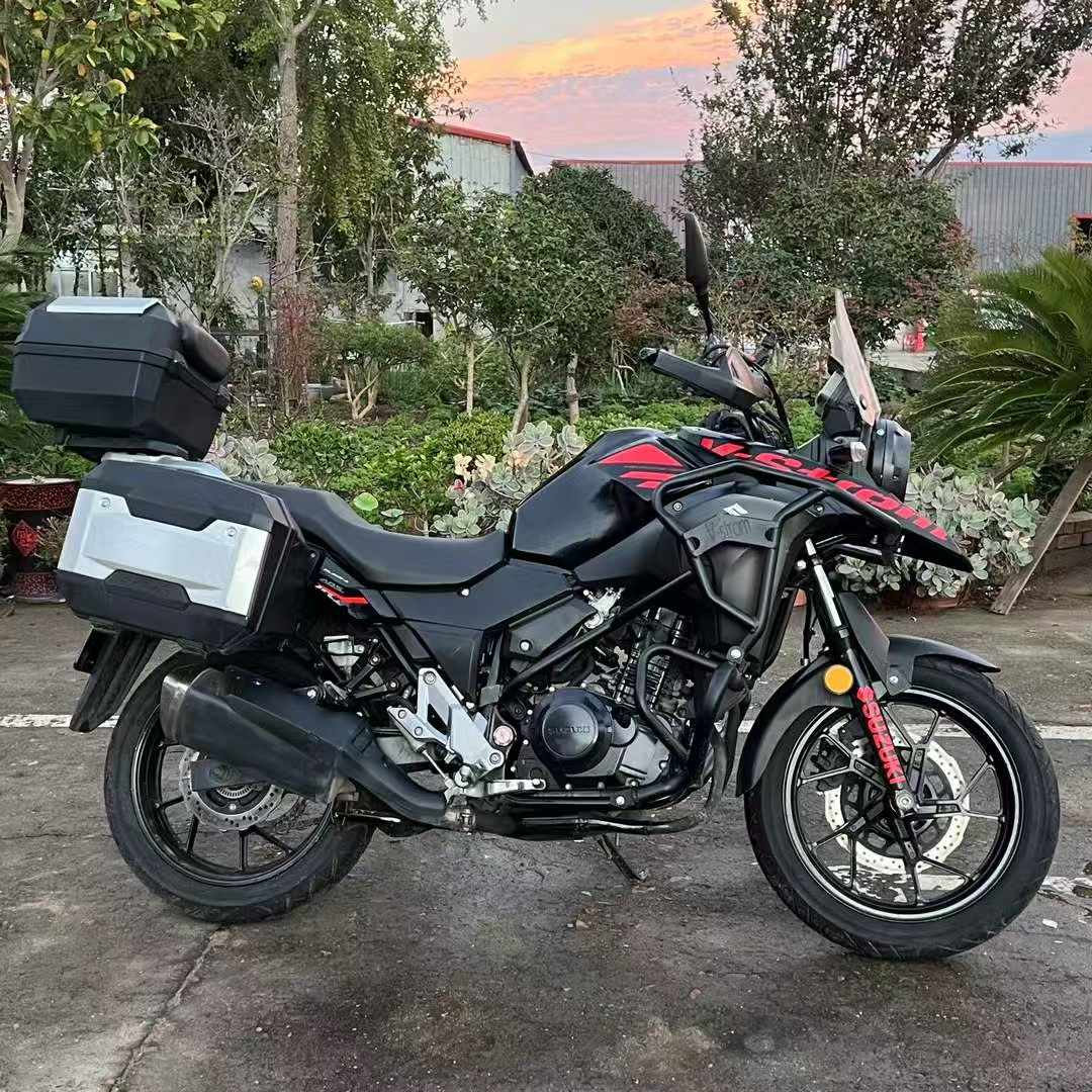 Мотоцикл Suzuki DL250 для круизных ралли-туров с электронной системой впрыска топлива и ABS