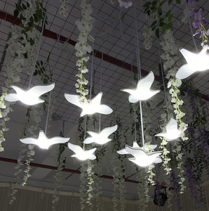 Lumière LED suspendue en cristal acrylique transparent en forme de mouette pour la décoration de plafond de mariage - Product Image 2