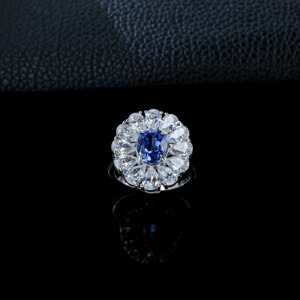 แหวนเงินแท้ 925 ประดับไพลินสังเคราะห์ทรงรี ดีไซน์เดซี่ฮาโล - Product Image 4
