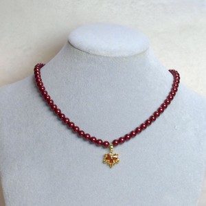 Collana Vintage con foglia d'acero rosso ciondolo di perle di lusso di fascia alta per le donne Casual in lega di rame catena alla moda - Product Image 3