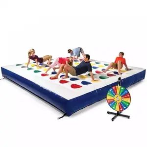 Arena gonfiabile del twister del PVC di prezzi di fabbrica poco costosi con il gioco di sport gonfiabile interattivo del Twister degli adulti dei dadi per i bambini adulti