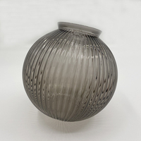 Abat-jour de lampe suspendue en verre rond nervuré transparent de couleur ambre gris de 200 mm de diamètre soufflé à la bouche