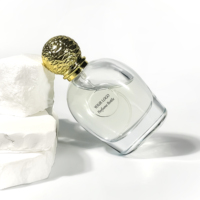 Flacon de parfum en verre de forme unique, nouveau design, vaporisateur, 80 ml, bouchon couronne, emballage de luxe pour parfum de voiture