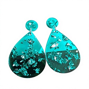 Boucles d'oreilles uniques en résine faites à la main pour femmes, boucles d'oreilles décoratives en résine au design créatif, bijoux de mode modernes - Product Image 1