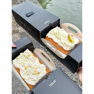 Caja deslizante desechable negra premium con logo personalizado para rollos de gelatina suizos, bizcochos y postres de panadería, bandeja de cartón para repostería. - Product Image 1