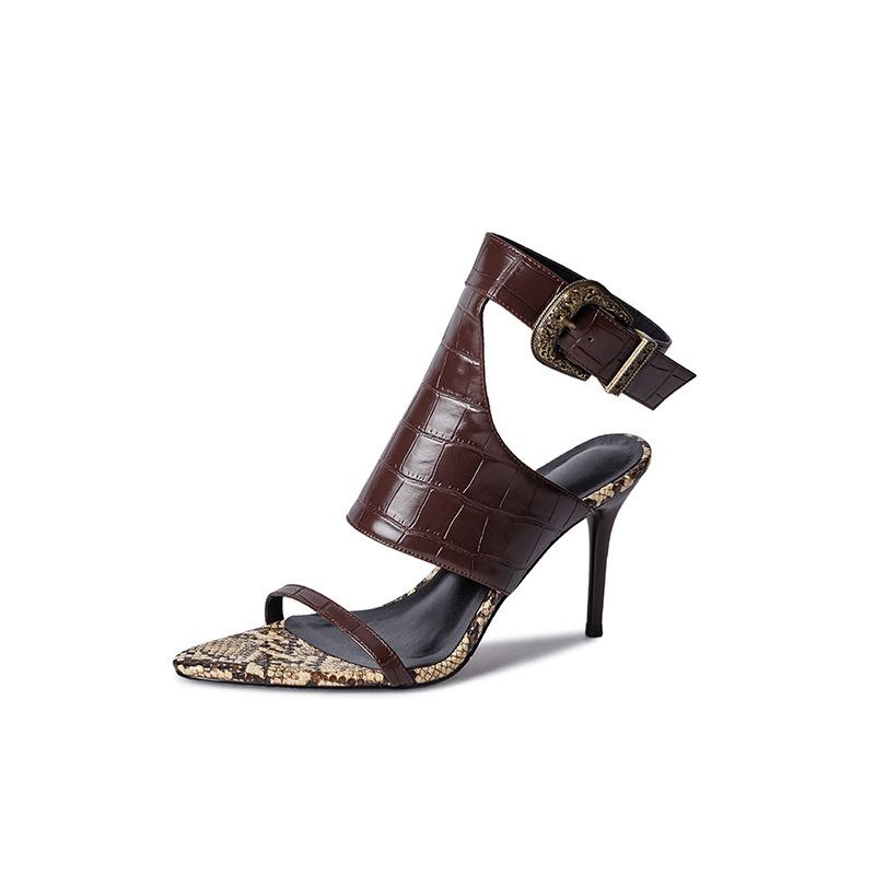 สีน้ำตาล