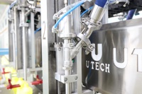 Machine de remplissage linéaire à piston servo pour crèmes, pommades, gels, pâtes visqueuses, bouteilles, pots, désinfectants liquides et détergents en plastique