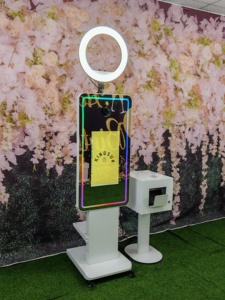 Nuevo Espejo Mágico Interactivo con Luz de Relleno y Software Gratuito para Cabina de Fotos en Bodas y Fiestas - Product Image 3