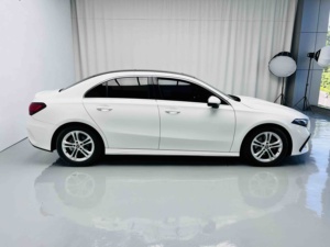 <span class=keywords><strong>Mercedes</strong></span> A180L 2023 Usado <span class=keywords><strong>a</strong></span> Bajo <span class=keywords><strong>Precio</strong></span>, Turbo Izquierdo, Pantallas Dobles de 10.25'', Caja de Cambios 7DCT, Techo Panorámico, Bajo Kilometraje, Sedán de Lujo - Product Image 4
