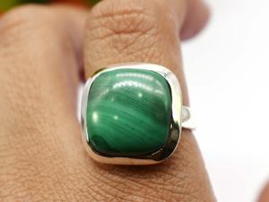 Bague tendance en argent sterling 925 avec cabochon en malachite naturelle taille princesse et forme coussin, faite à la main pour les soirées - Product Image 4