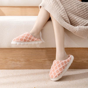 Chaussons d'hiver chauds de créateur pour femme, à bout fermé, à enfiler, doublés de fourrure, simples, moelleux, pour la maison - Product Image 4