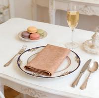 Hochzeitsbankett Hotel-Tischdekoration mit Eleganter Klassischer Lila Jacquard Quadratischer Serviette und Tischset im Ins-Stil