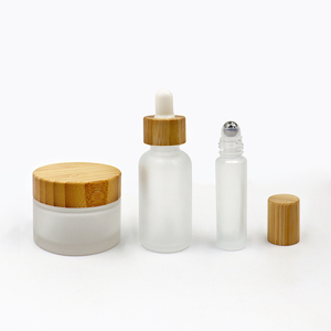 Botella de Vidrio Esmerilado Negro Ámbar de 1oz con Gotero de Madera, Botella Vacía para Aceite Esencial - Product Image 1