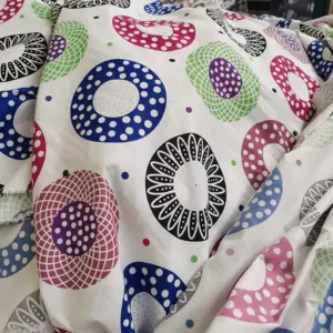 Ensembles de draps de lit en polyester 100% doux au toucher en gros literie en tissu polyester