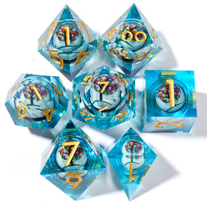 Série de crânes d'Halloween, dés polyédriques à noyau liquide en résine à bords tranchants Dragon et Donjon 7 D&D, D20 D12 D10 D8 D6 D4 - Product Image 6